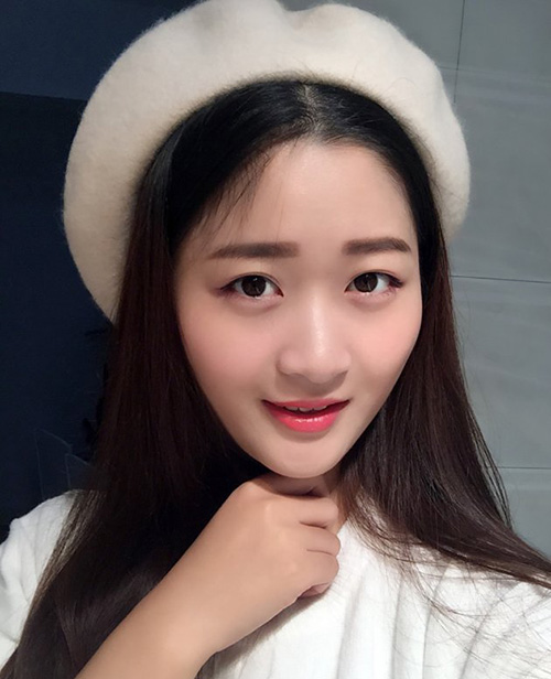 初春穿搭來(lái)頂帽子，chic感十足！